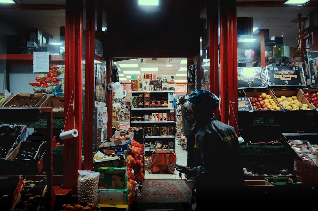 store detective in supermarket